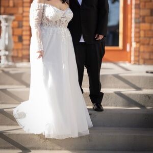 David's Bridal Ivory Off-Shoulder Lace Gown